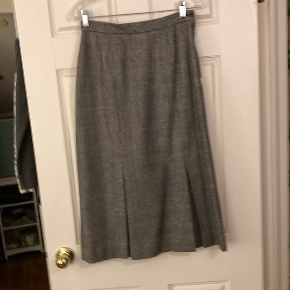 WOMEN’s VINTAGE DAVID BROOKS, SKIRT & JACKET, 2 PIECE SUIT, BLACK & WHITE PLAID - Picture 4 of 11